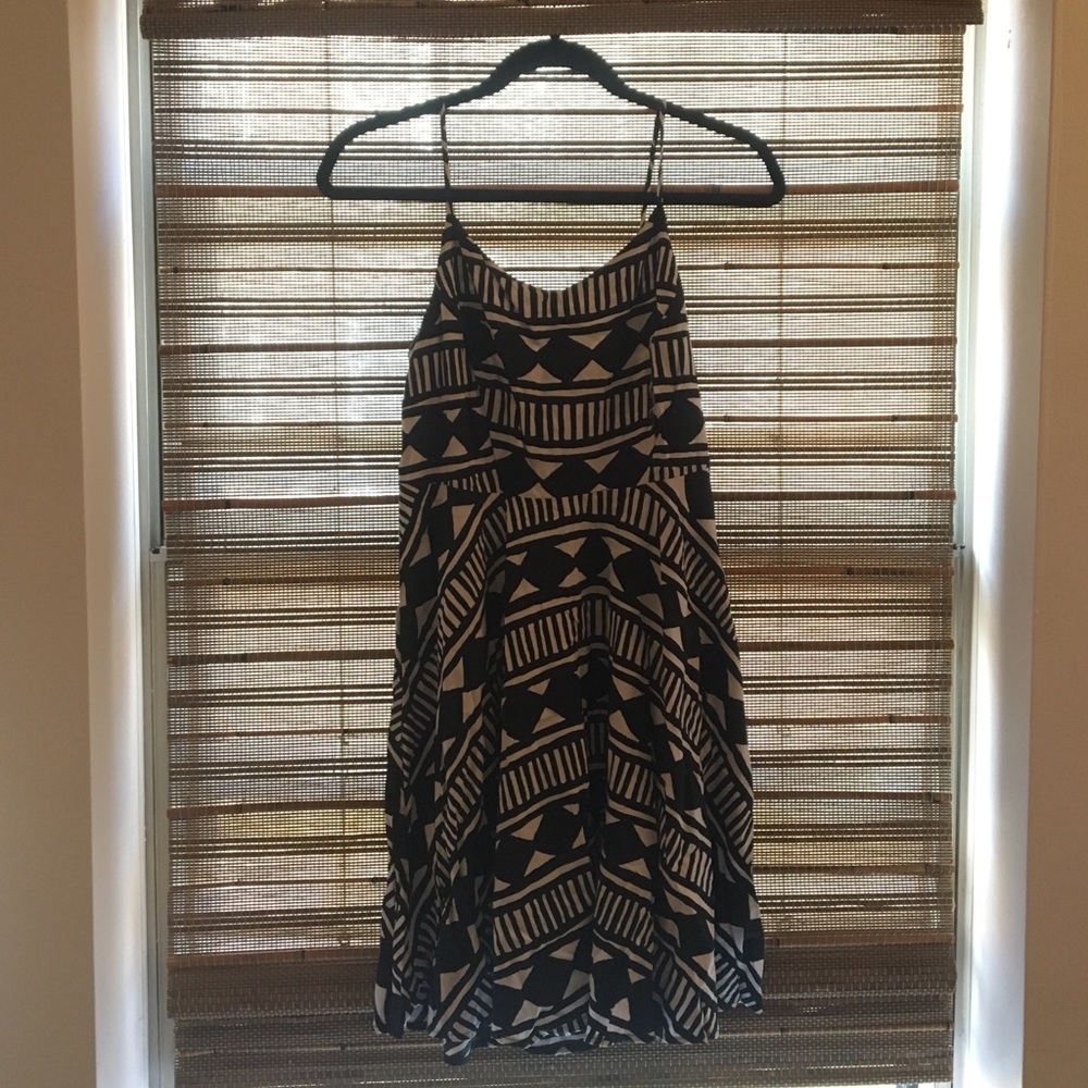 Cute versatile spring dress! Great for work/play!